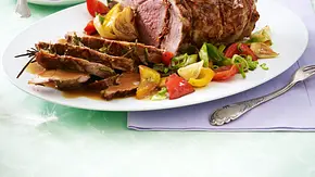 Rollbraten von der Lammkeule Rezept - Foto: LECKER @ Bauer Media Group Rollbraten von der Lammkeule Rezept - Foto: LECKER @ Bauer Media Group