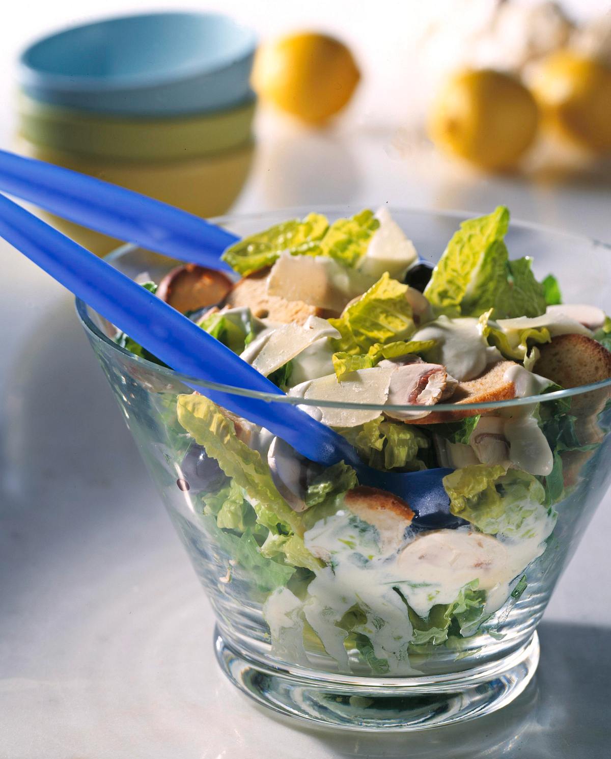 Römersalat mit Champignons und Joghurt-Dressing Rezept