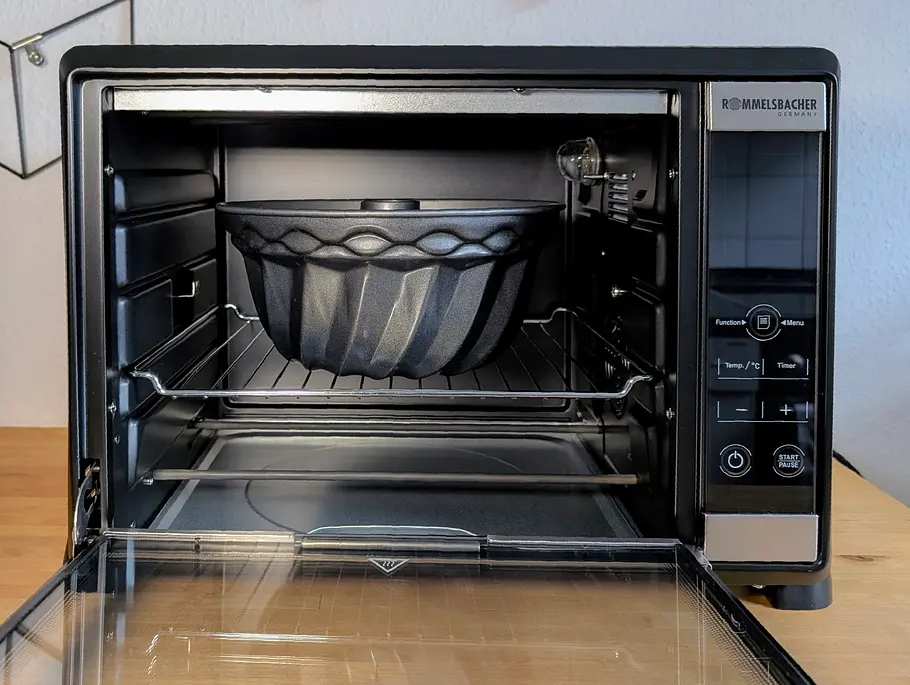 Was passt in den Rommelsbacher Elektronik Back & Grill Ofen BGE 1580/E? Eine Gugelhupfform im Garraum des Rommelsbacher Elektronik Back & Grill Ofen BGE 1580/E