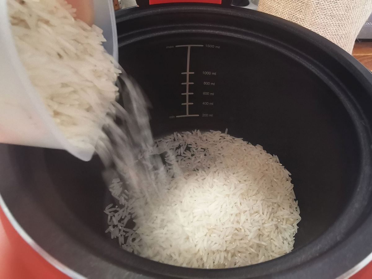 Reis in den Rommelsbacher MRK 500 einfüllen