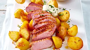 Rosa Entenbrust mit Röstkartoffeln Rezept - Foto: LECKER @ Bauer Media Group Rosa Entenbrust mit Röstkartoffeln Rezept - Foto: LECKER @ Bauer Media Group