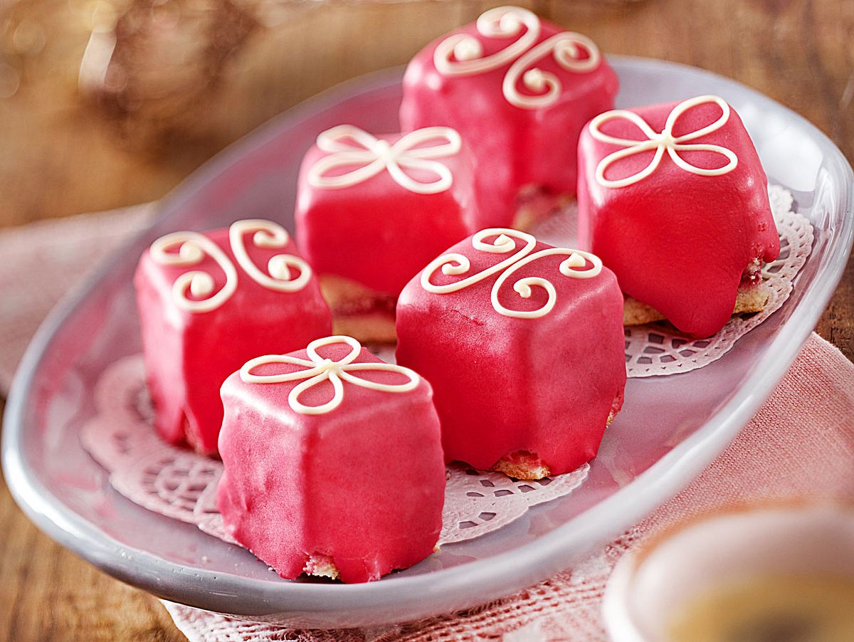 Rosa Petit Fours Rezept