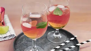 Ramazotti Rosato Spritz Rezept - Foto: LECKER @ Bauer Media Group Ramazotti Rosato Spritz Rezept - Foto: LECKER @ Bauer Media Group