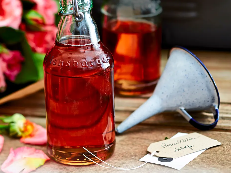 Rosenblüten-Sirup Rezept Rosenblüten-Sirup Rezept