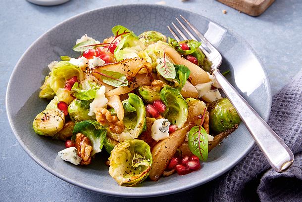 Rosenkohl-Birnen-Salat zum Mitnehmen Rezept Rosenkohl-Birnen-Salat zum Mitnehmen Rezept