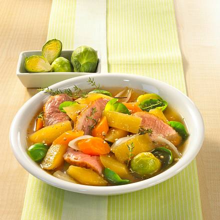 Rosenkohl-Steckrüben-Eintopf mit Entenbrust Rezept Rosenkohl-Steckrüben-Eintopf mit Entenbrust Rezept