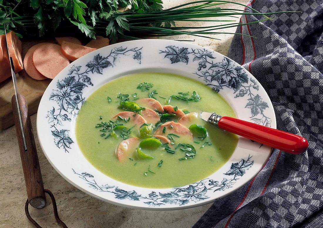 Rosenkohlsuppe mit Fleischwurst Rezept | LECKER
