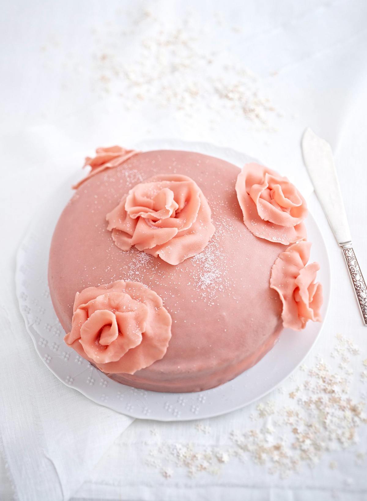 Rosentorte mit Amarettocreme Rezept