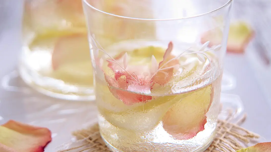 Rosenwasser-Limonade Rezept - Foto: LECKER @ Bauer Media Group Rosenwasser-Limonade Rezept - Foto: LECKER @ Bauer Media Group