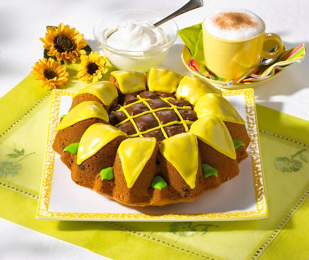 Rosinen-Napfkuchen mit Guss Rezept Rosinen-Napfkuchen mit Guss Rezept