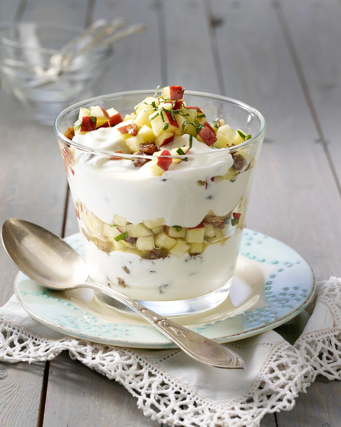 Rosinen-Ricotta-Quark mit Apfel-Tatar Rezept | LECKER
