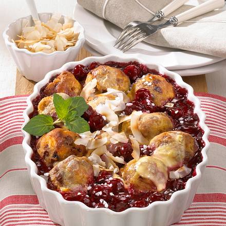 Rosinenknödel-Auflauf mit Kirschen Rezept Rosinenknödel-Auflauf mit Kirschen Rezept