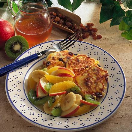 Rosinenküchlein mit Früchten Rezept Rosinenküchlein mit Früchten Rezept