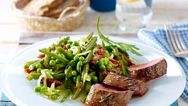 Rosmarin-Lammlachse mit Erbsen-Bohnen-Salat Rezept - Foto: House of Food / Bauer Food Experts KG