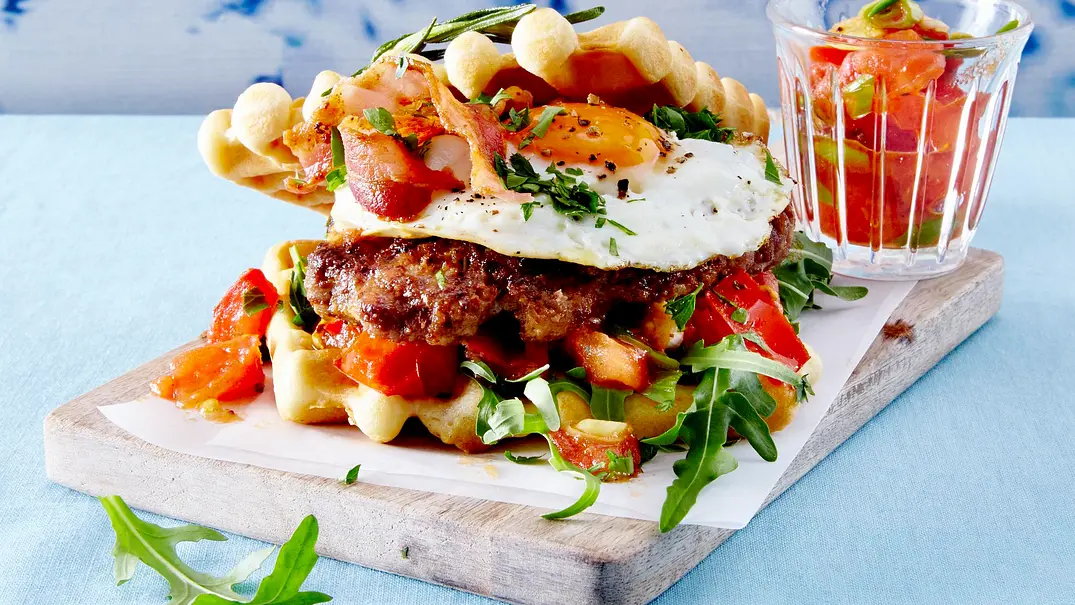 Rosmarin-Waffel-Burger Rezept - Foto: LECKER @ Bauer Media Group