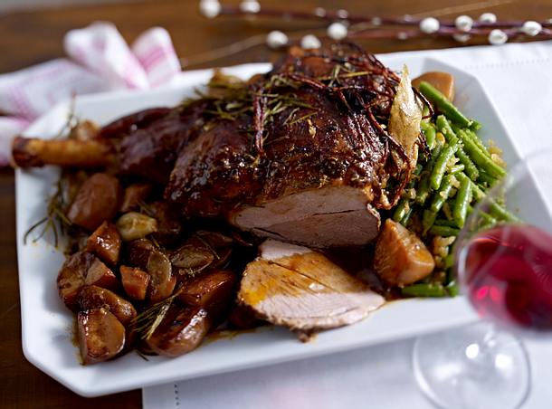 Rosmarinlammkeule zu Bohnen mit Butterbröseln Rezept Rosmarinlammkeule zu Bohnen mit Butterbröseln Rezept
