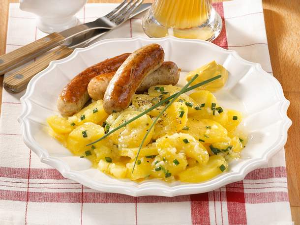 Rostbratwürstl mit Kartoffelsalat Rezept Rostbratwürstl mit Kartoffelsalat Rezept