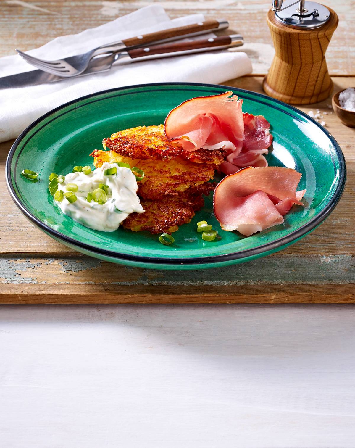 Rösti mit Kräuterquark und Schinken Rezept