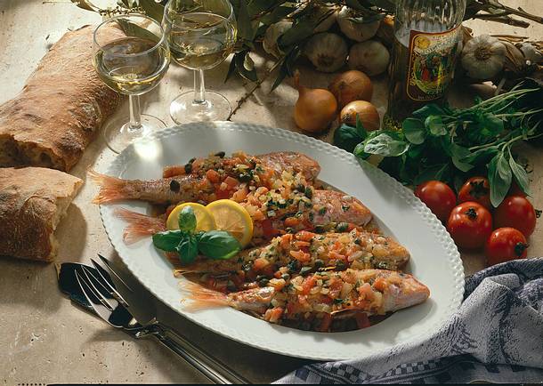 Rotbarben mit feinem Tomatengemüse Rezept Rotbarben mit feinem Tomatengemüse Rezept