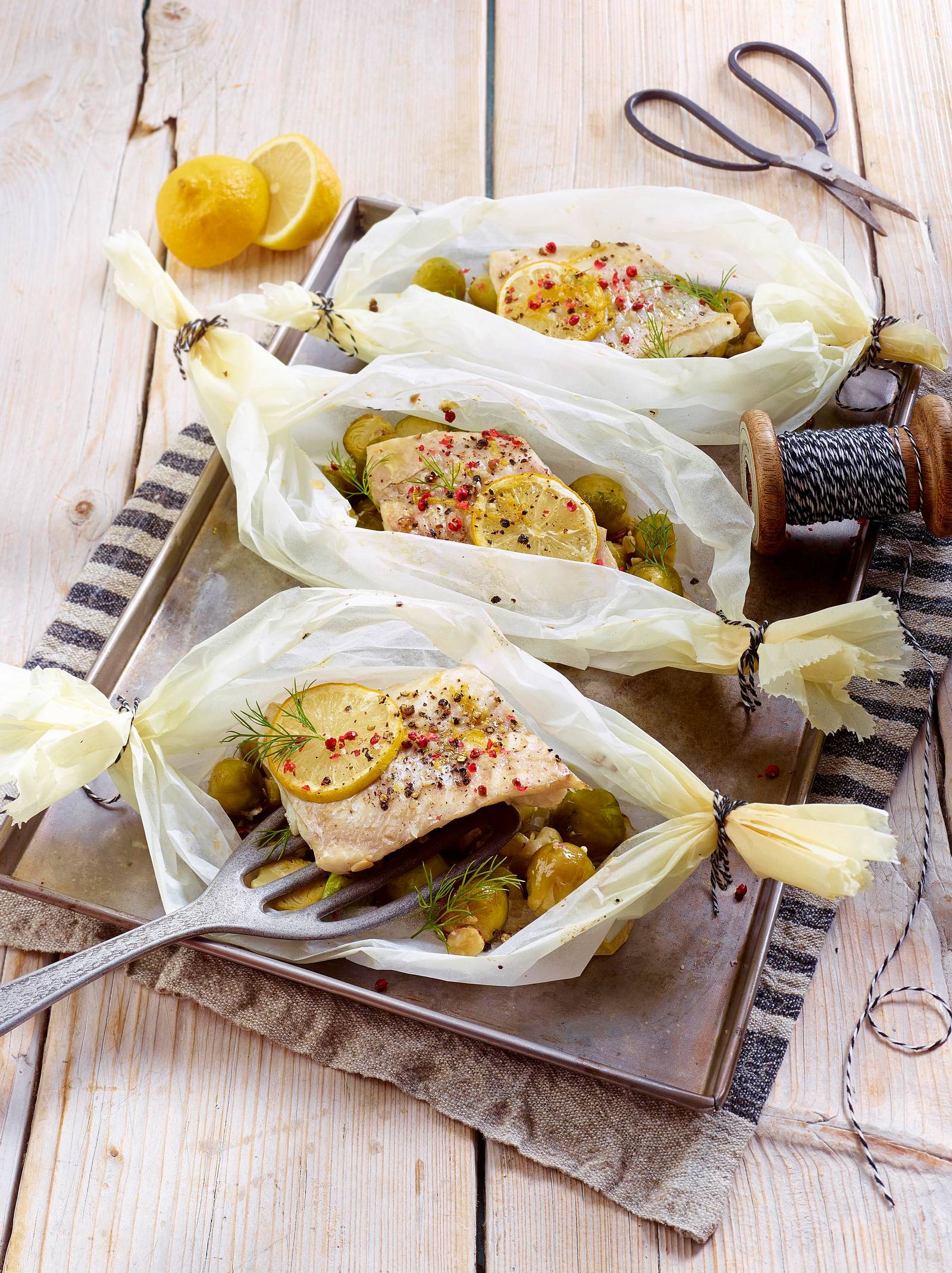 Rotbarsch auf Gemüsebett im Pergament Rezept | LECKER