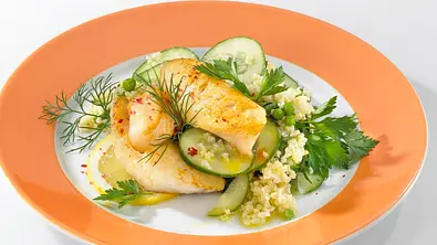 Rotbarsch mit Gurken-Petersilien-Hirse Rezept - Foto: LECKER @ Bauer Media Group