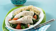 Rotbarschfilet auf Blattspinat mit Meerrettichsoße Rezept - Foto: LECKER @ Bauer Media Group