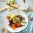 Rotbarschfilet auf Ofengemüse mit Minzdip Rezept - Foto: House of Food / Bauer Food Experts KG