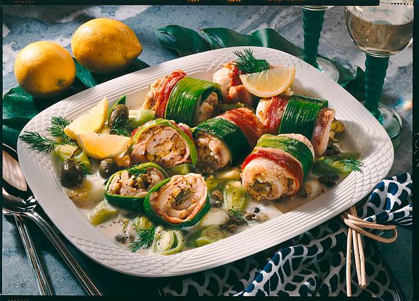 Rotbarschrouladen mit Lauch-Kaperngemüse Rezept