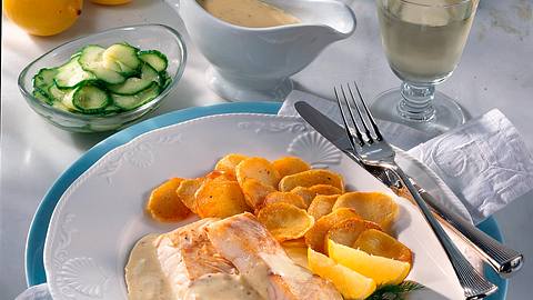 Rotbarschtranchen mit Senfsoße und Bratkartoffeln Rezept - Foto: Först, Thomas