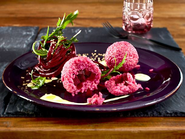 Rote-Bete-Balls mit Rucola und Wasabimayonnaise Rezept Rote-Bete-Balls mit Rucola und Wasabimayonnaise Rezept