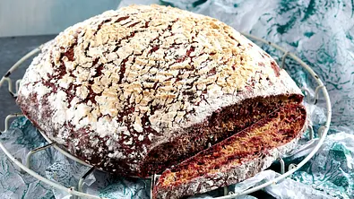 Rote-Bete-Brot Rezept - Foto: LECKER @ Bauer Media Group