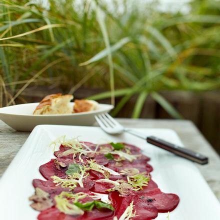 Rote-Bete-Carpaccio mit Parmesan und Trüffeldressing Rezept