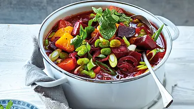 Rote-Bete-Eintopf mit Ananas und Minze Rezept - Foto: LECKER @ Bauer Media Group