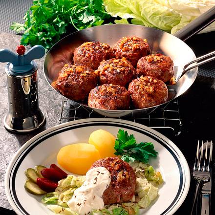 Rote Bete-Gewürzgurken-Frikadellen Rezept Rote Bete-Gewürzgurken-Frikadellen Rezept
