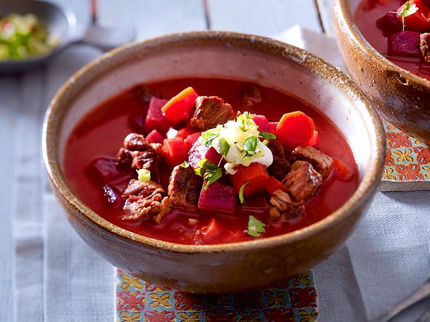 Rote-Bete-Gulaschsuppe mit Asia-Gremolata Rezept