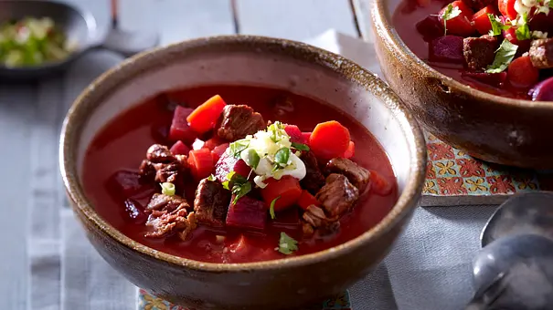 Rote-Bete-Gulaschsuppe mit Asia-Gremolata Rezept - Foto: LECKER @ Bauer Media Group