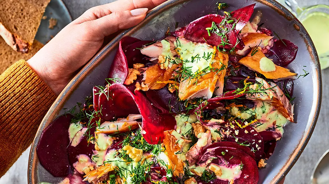 Rote-Bete-Knaller mit Räucherfisch Rezept - Foto: LECKER @ Bauer Media Group Rote-Bete-Knaller mit Räucherfisch Rezept - Foto: LECKER @ Bauer Media Group