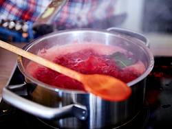 Rote Bete für den Salat selber kochen - Foto: House of Food / Bauer Food Experts KG