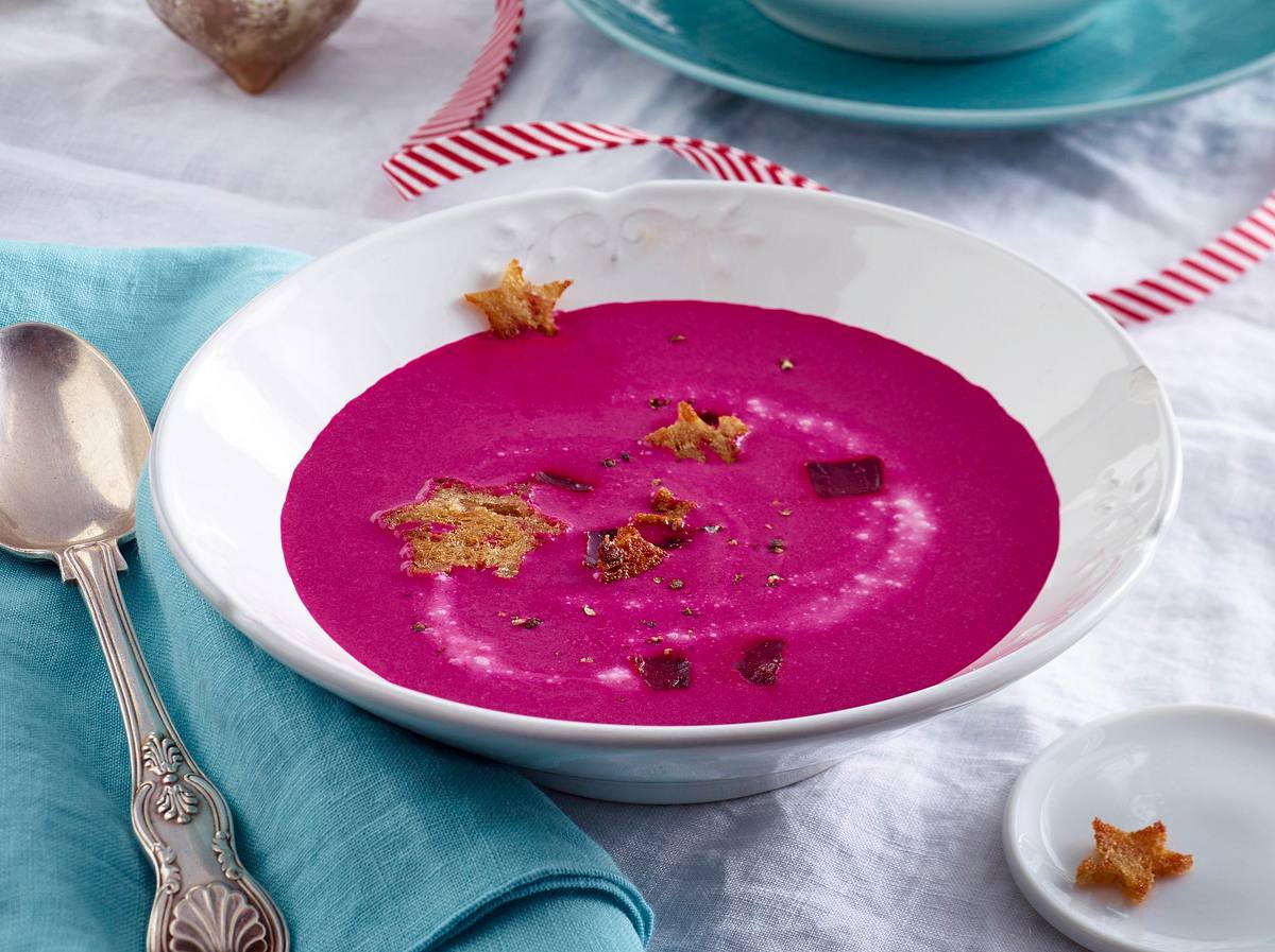 Rote-Bete-Kokossuppe mit Croûtonsternen Rezept