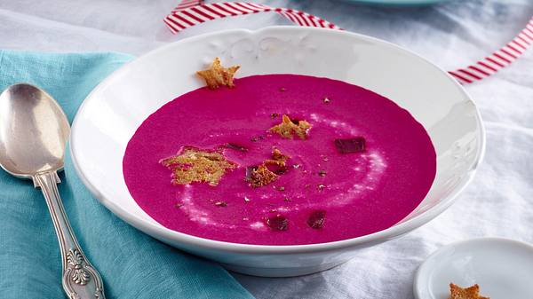 Rote-Bete-Kokossuppe mit Croûtonsternen Rezept - Foto: House of Food / Bauer Food Experts KG