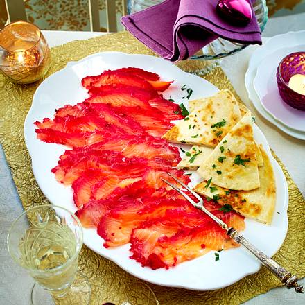 Rote-Bete-Lachs mit Frischkäse-Meerrettich-Quesadilla Rezept