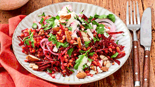 Rote-Bete-Linsen-Salat auf griechische Art Rezept - Foto: LECKER @ Bauer Media Group Rote-Bete-Linsen-Salat auf griechische Art Rezept - Foto: LECKER @ Bauer Media Group