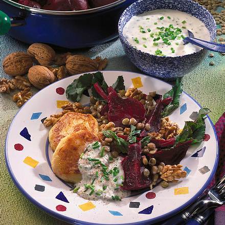 Rote-Bete-Linsensalat zu Kartoffel-Quarkplätzche Rezept Rote-Bete-Linsensalat zu Kartoffel-Quarkplätzche Rezept