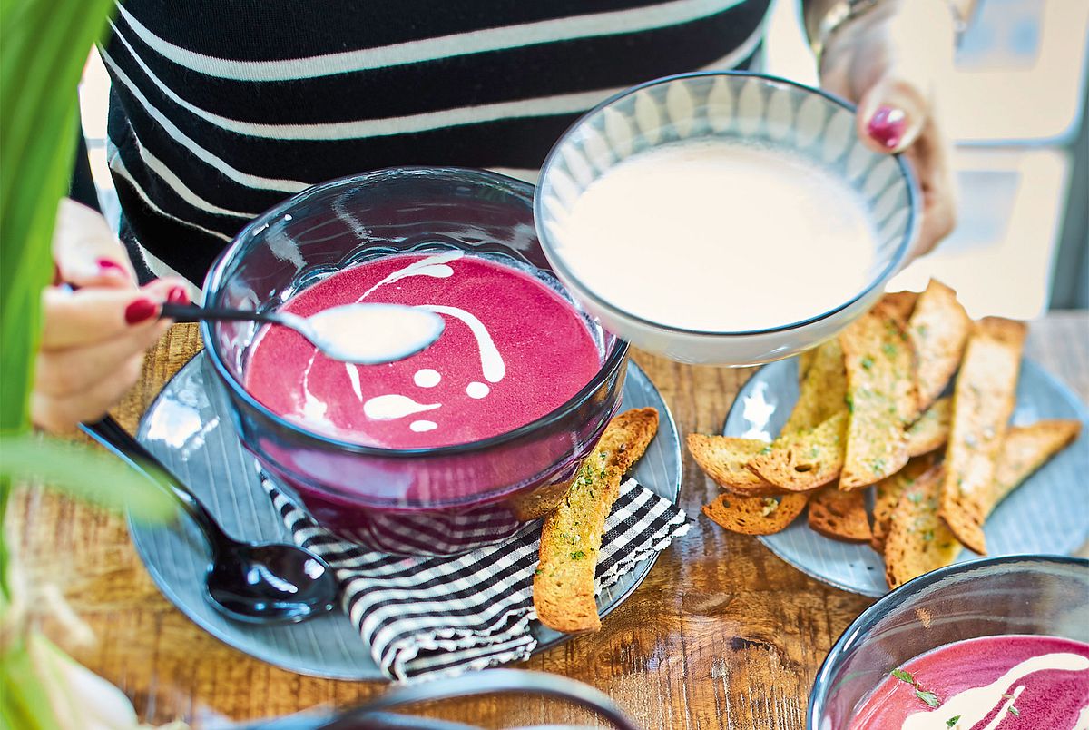 Rote-Bete-Orangensuppe mit Ingwer-Creme Rezept