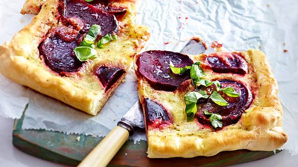 Rote-Bete-Pizza mit Pestocreme Rezept - Foto: House of Food / Bauer Food Experts KG