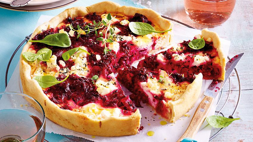 Rote-Bete-Quiche mit Thymian & Feta Rezept - Foto: House of Food / Bauer Food Experts KG