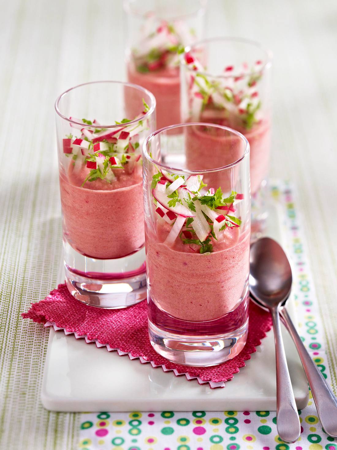 Rote-Bete-Radieschen-Sahne aus dem Gläschen Rezept Rote-Bete-Radieschen-Sahne aus dem Gläschen Rezept