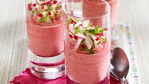 Rote-Bete-Radieschen-Sahne aus dem Gläschen Rezept - Foto: House of Food / Bauer Food Experts KG