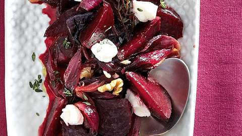 Rote-Bete-Salat mit Frischkäseflocken Rezept - Foto: House of Food / Bauer Food Experts KG