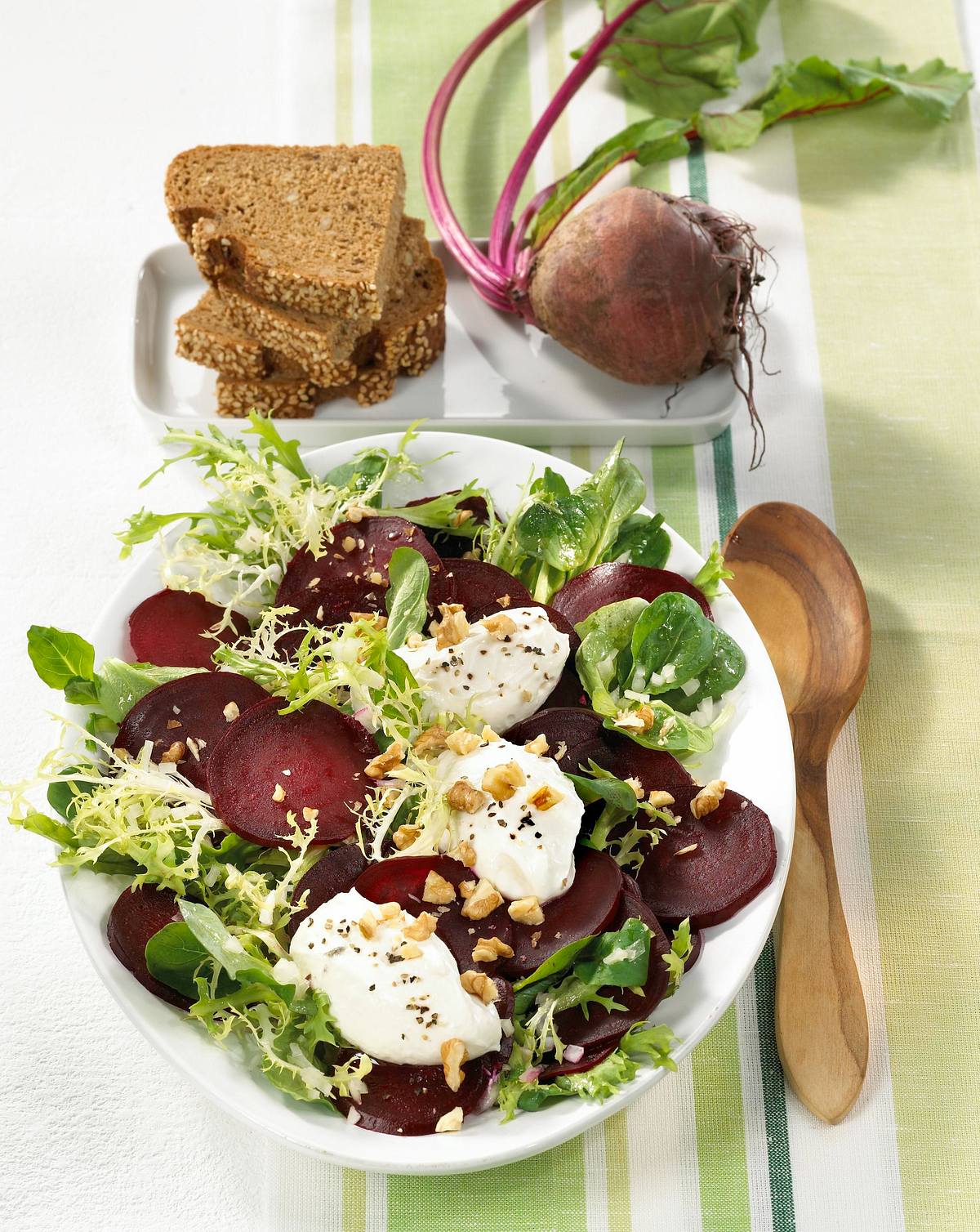 Rote Bete-Salat mit Meerrettich-Nocken Rezept